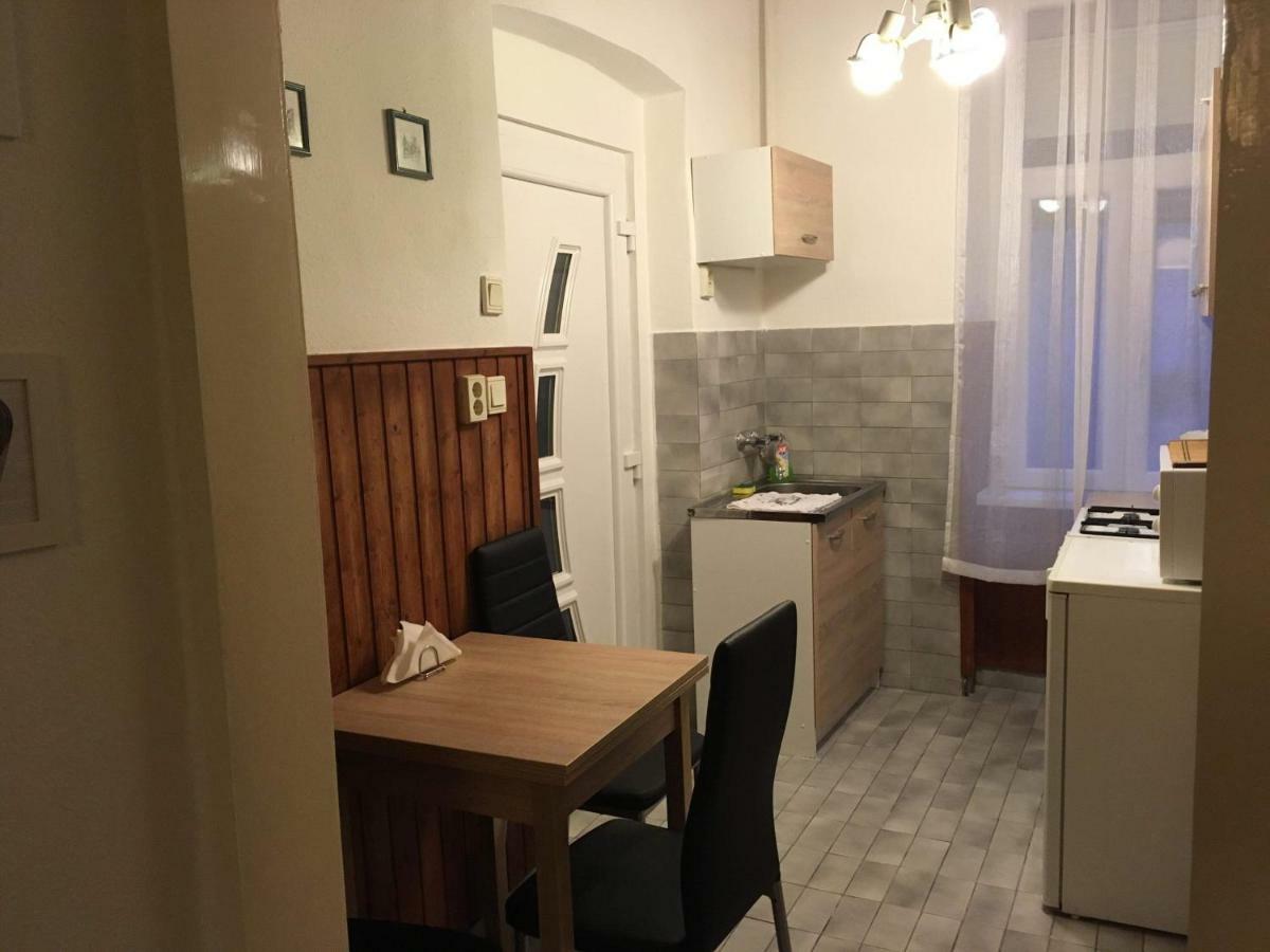 Ferienwohnung Jazmin Apartman Pécs Exterior foto