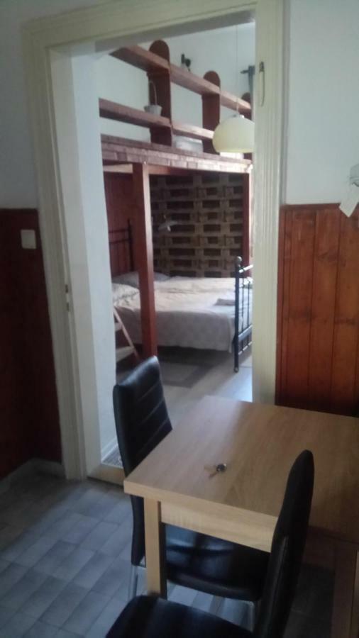 Ferienwohnung Jazmin Apartman Pécs Exterior foto