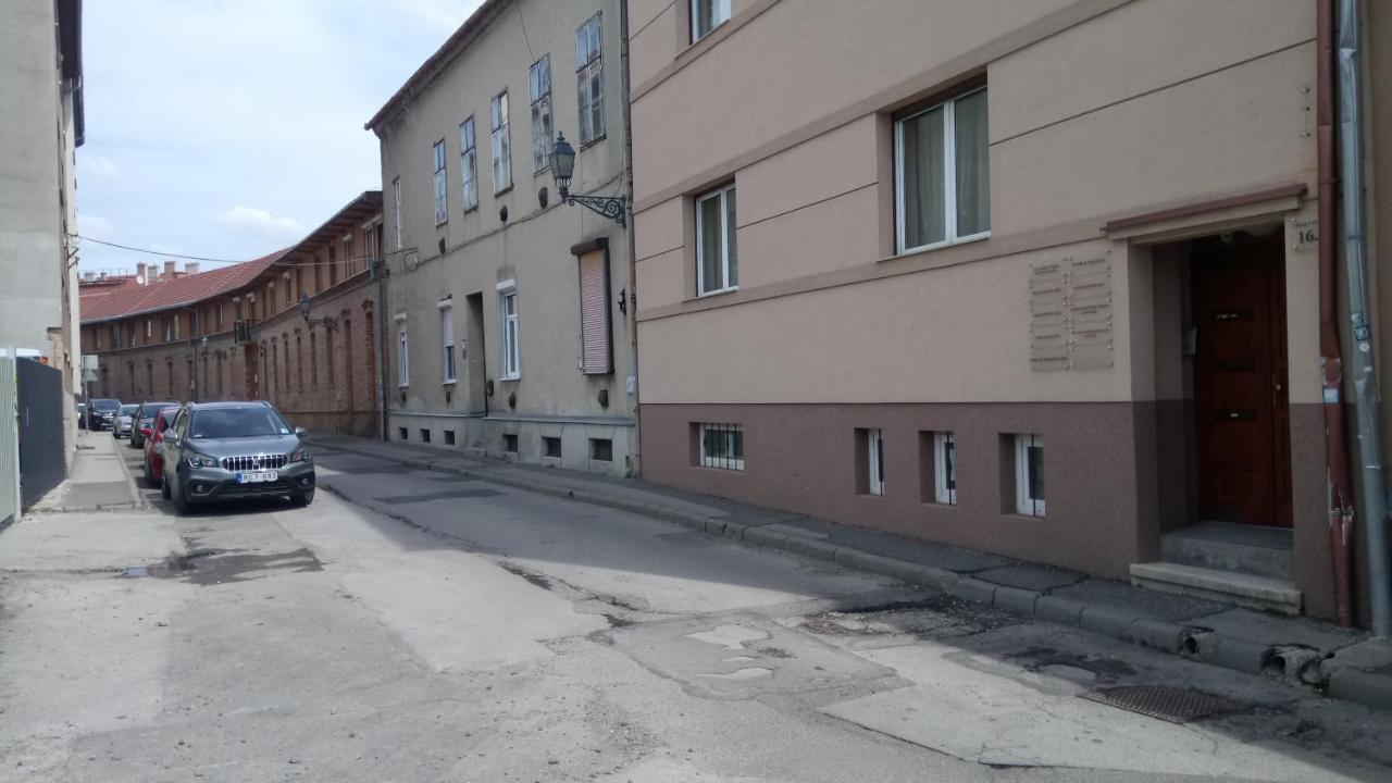 Ferienwohnung Jazmin Apartman Pécs Exterior foto